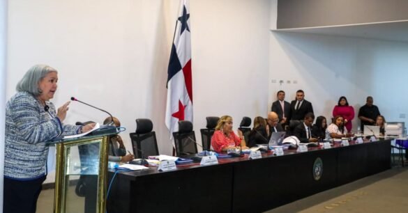 Ministra pide aprobar ley para restablecer el Instituto de la Mujer