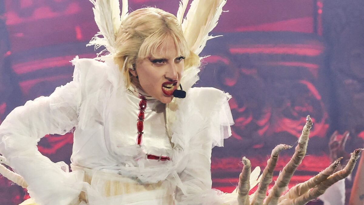 Lady Gaga critica trato de ICE a migrantes en concierto en Tokio