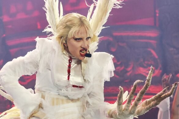 Lady Gaga critica trato de ICE a migrantes en concierto en Tokio