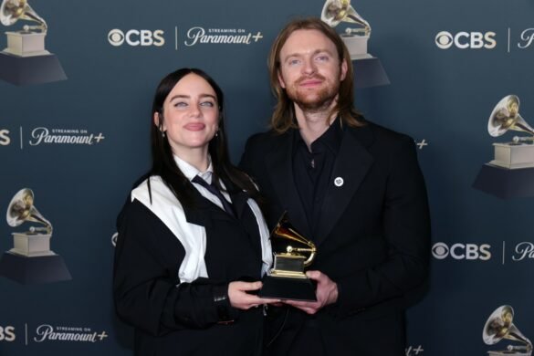 Finneas respalda a Billie Eilish tras discurso contra ICE en Grammy