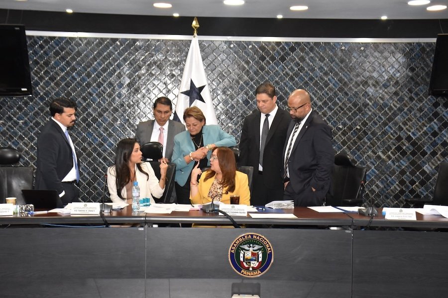 Asamblea Nacional debate sanciones salariales por inasistencia de diputados