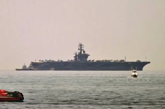 El portaaviones USS Nimitz llega a Panamá en su gira final