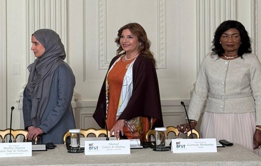 Primera Dama de Panamá expone logros en educación digital en EE UU