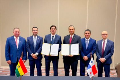 Bolivia, Panamá y Paraguay firman acuerdo para ampliar vuelos