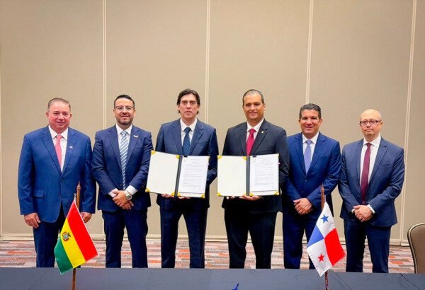 Bolivia, Panamá y Paraguay firman acuerdo para ampliar vuelos