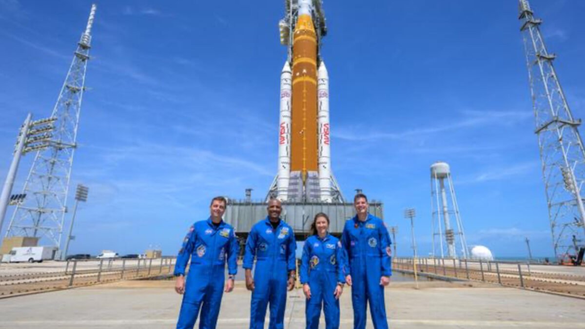 La NASA lanza Artemis II: astronautas orbitan la Luna