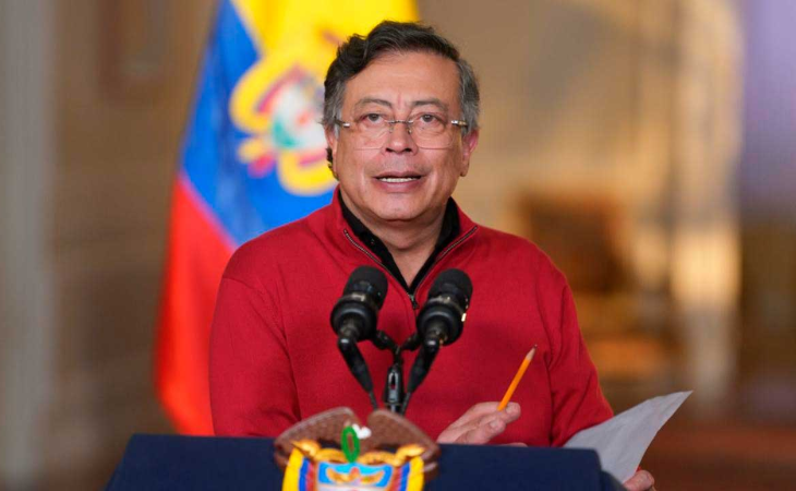 Multan a Petro por desacato en caso Coosalud, ordena juzgado