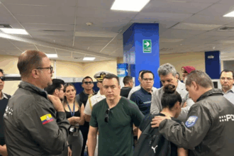 Gobierno allana CNEL por presunta red de corrupción eléctrica