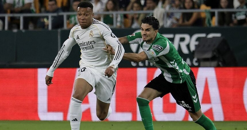 Marc Bartra, a la espera de pruebas médicas tras lesión ante el Madrid