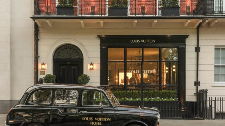 Louis Vuitton inaugura hotel efímero en Mayfair, Londres