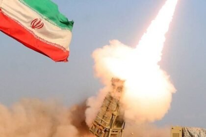 EE UU e Irán negocian ampliar alto al fuego y reabrir Ormuz