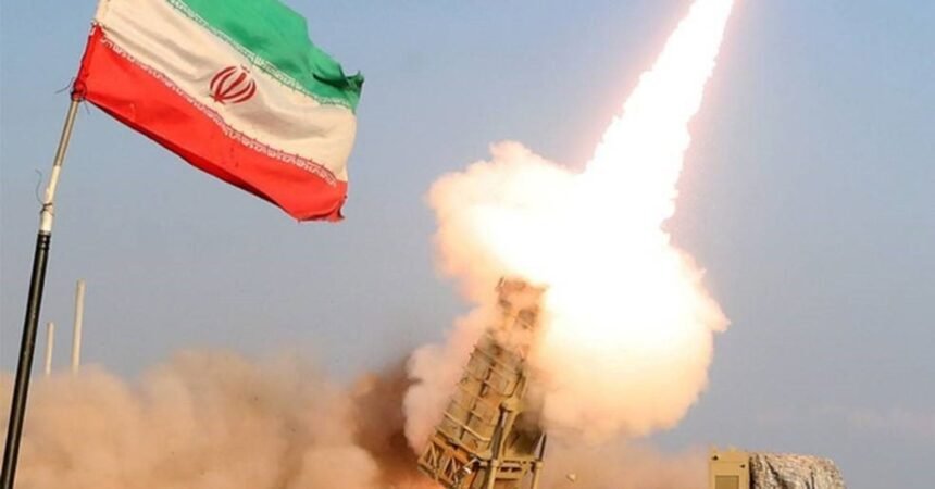 EE UU e Irán negocian ampliar alto al fuego y reabrir Ormuz