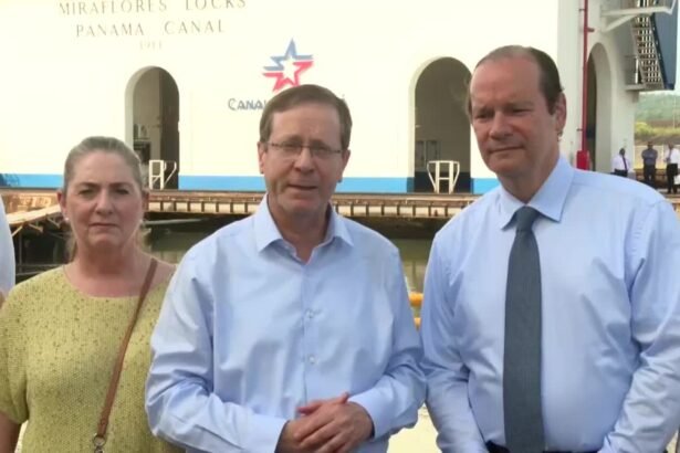 Herzog resalta el Canal de Panamá como clave para libertad marítima