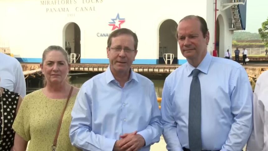 Herzog resalta el Canal de Panamá como clave para libertad marítima