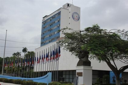 Asamblea de Panamá y Contraloría acuerdan pago salarial retenido