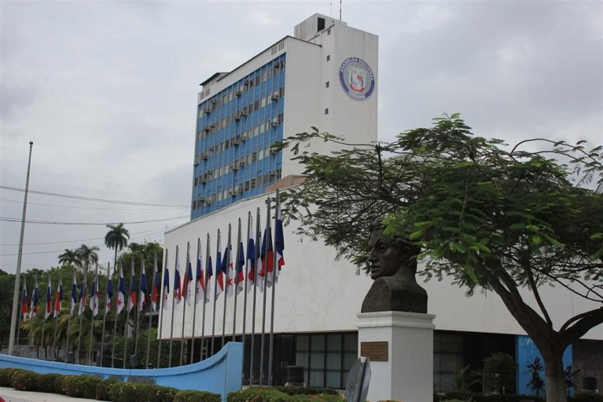 Asamblea de Panamá y Contraloría acuerdan pago salarial retenido