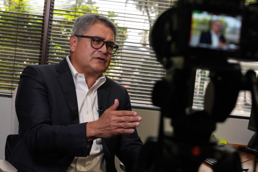 Juan Orlando Hernández niega acuerdo con Trump por su indulto