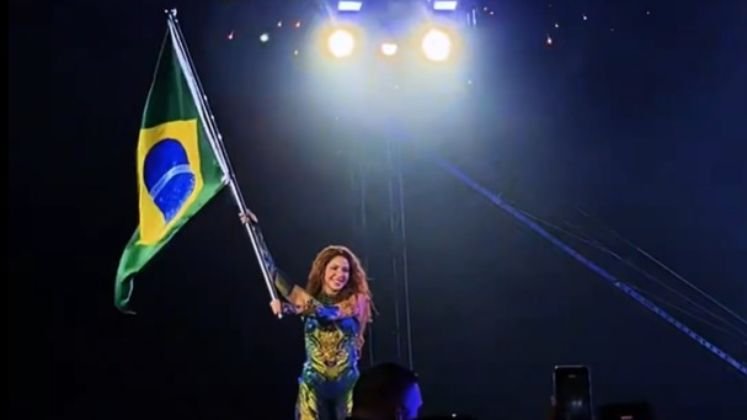 Shakira reúne a 2,5 millones en histórico concierto en Copacabana