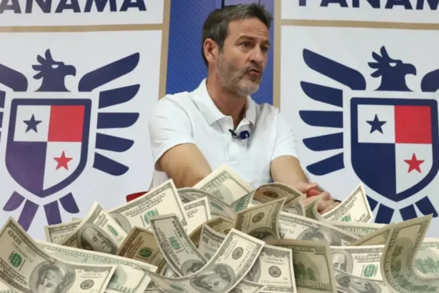 Panamá negocia renovación y aumento salarial para Christiansen