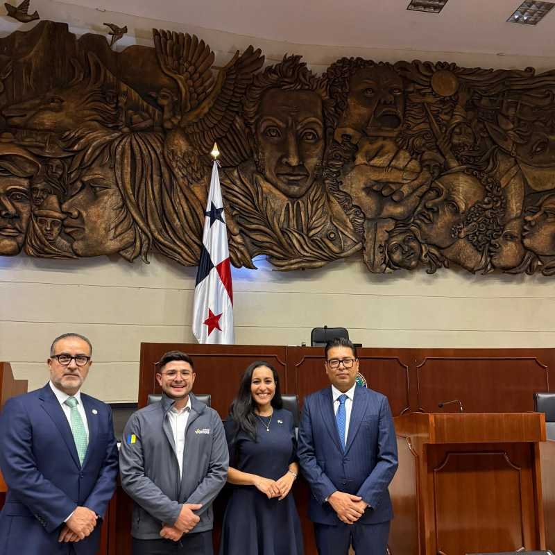 Néstor Camarillo impulsa cooperación legislativa y ambiental en Panamá