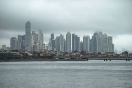 Panamá aprueba impuesto del 15% a multinacionales sin actividad
