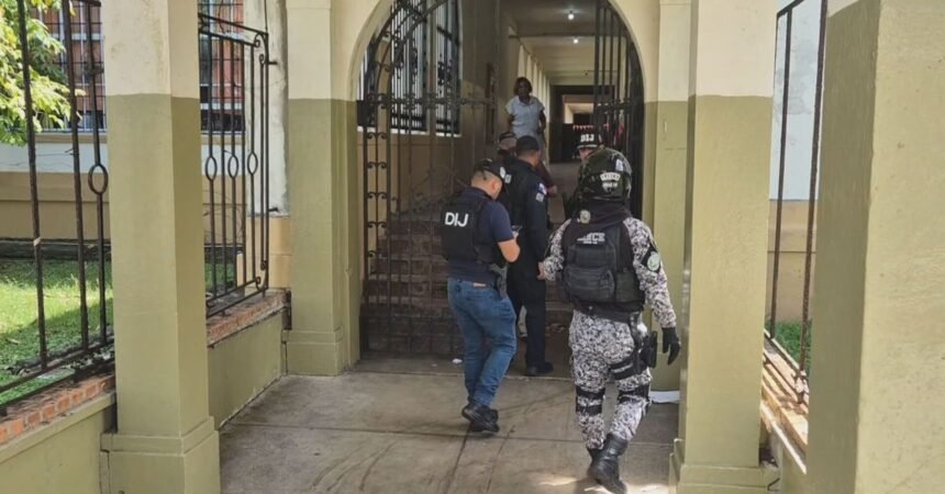 Detienen a dos adolescentes por ataques con arma blanca en Colón