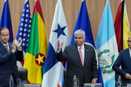 Panamá pide a la OEA vigilar crisis democráticas en Cuba y Venezuela