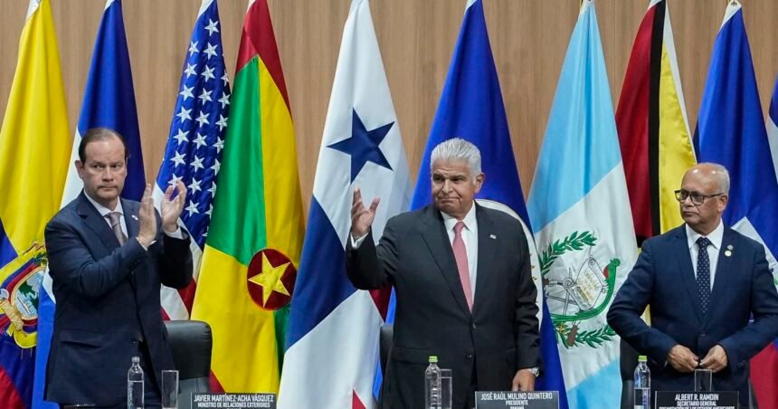 Panamá pide a la OEA vigilar crisis democráticas en Cuba y Venezuela