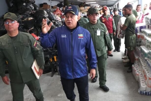 Diosdado Cabello rechaza críticas de alcalde de Panamá por ayuda
