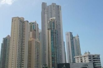 Fitch prevé que Panamá cumplirá meta fiscal del 3.5% en 2026