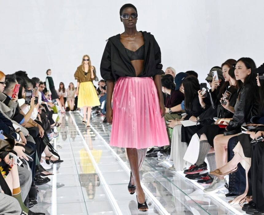 Prada reinventa la falda en la Semana de la Moda de Milán 2026