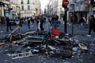 Francia aplica toques de queda ante disturbios y saqueos urbanos