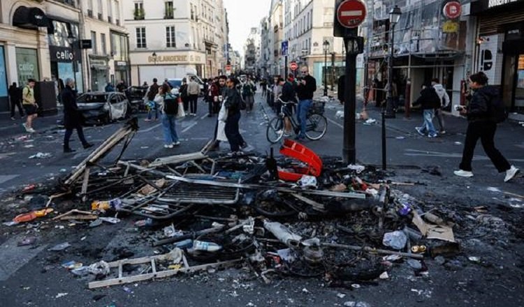 Francia aplica toques de queda ante disturbios y saqueos urbanos