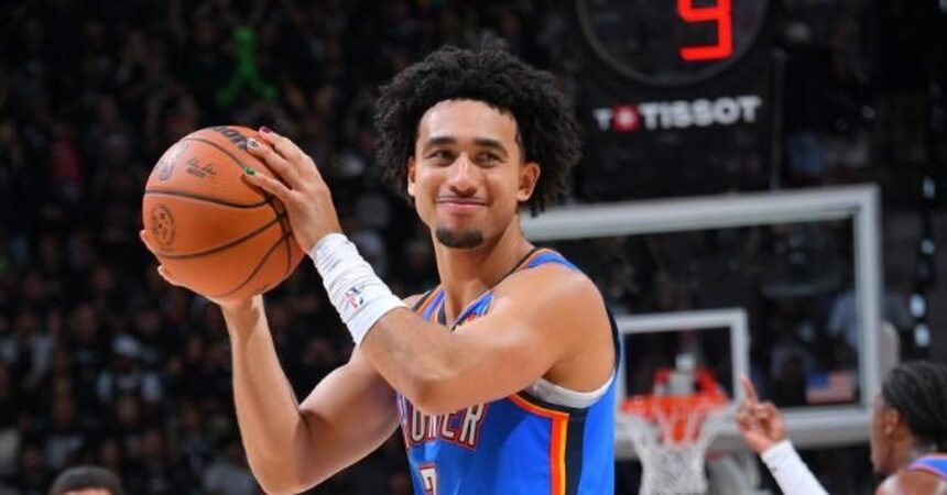 Jared McCain brilla en debut NBA con manicura única y 20 puntos